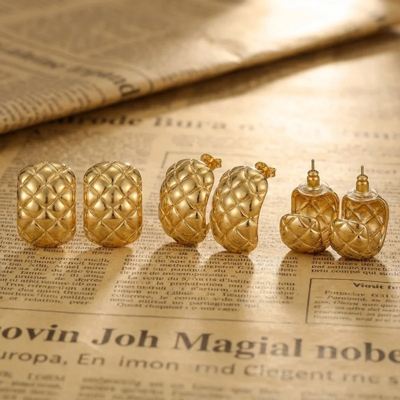 Boucles d'oreilles CarlidanaLight de luxe, style influenceur transfrontalier européen et américain, en acier titane doré, motif carré diamanté, e