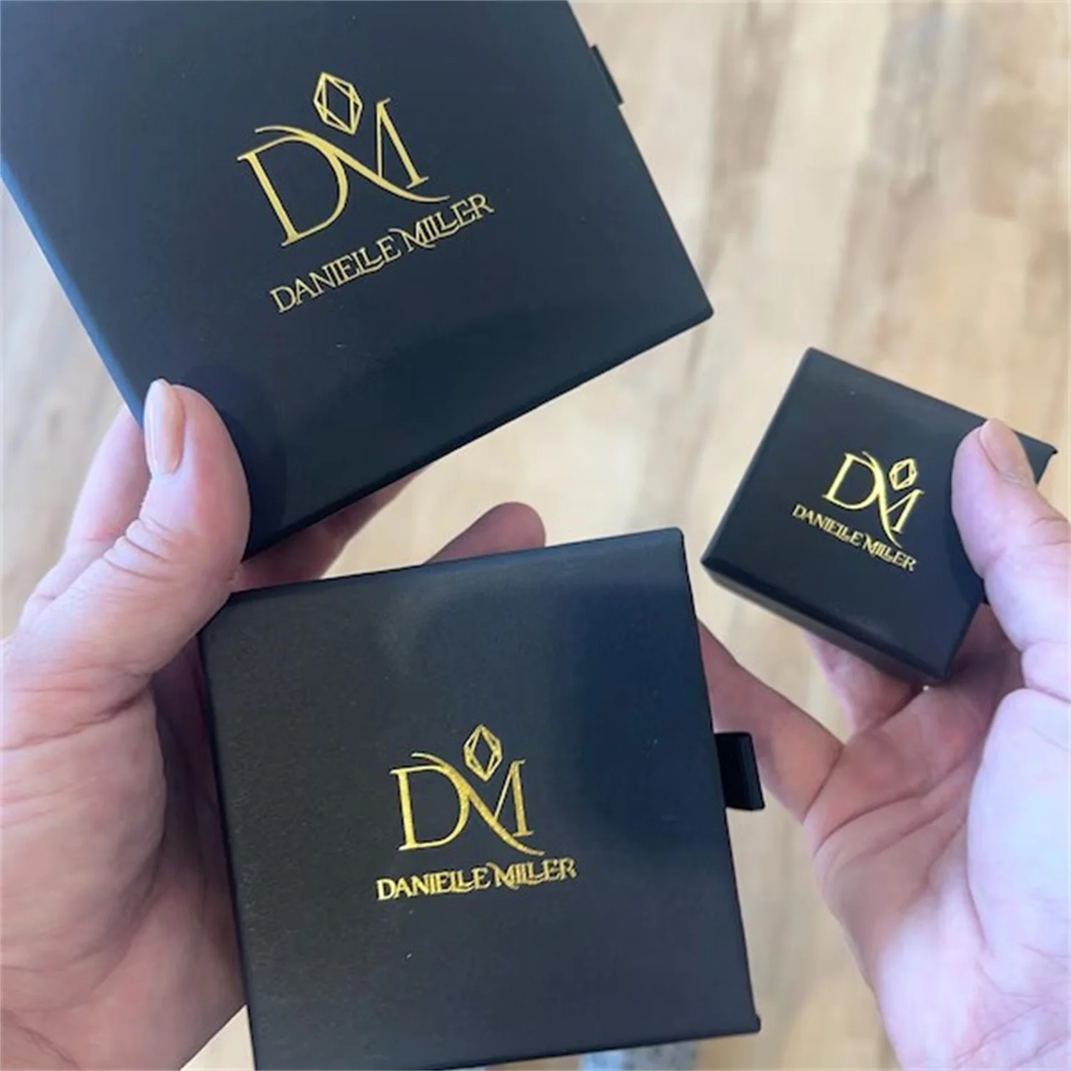 50 قطعة 9*9*3.5 سنتيمتر صندوق ورقي رمادي وردي مجوهرات مخصصة درج صندوق شعار شخصي قلادة أقراط حلقة قلادة مجوهرات Packagin