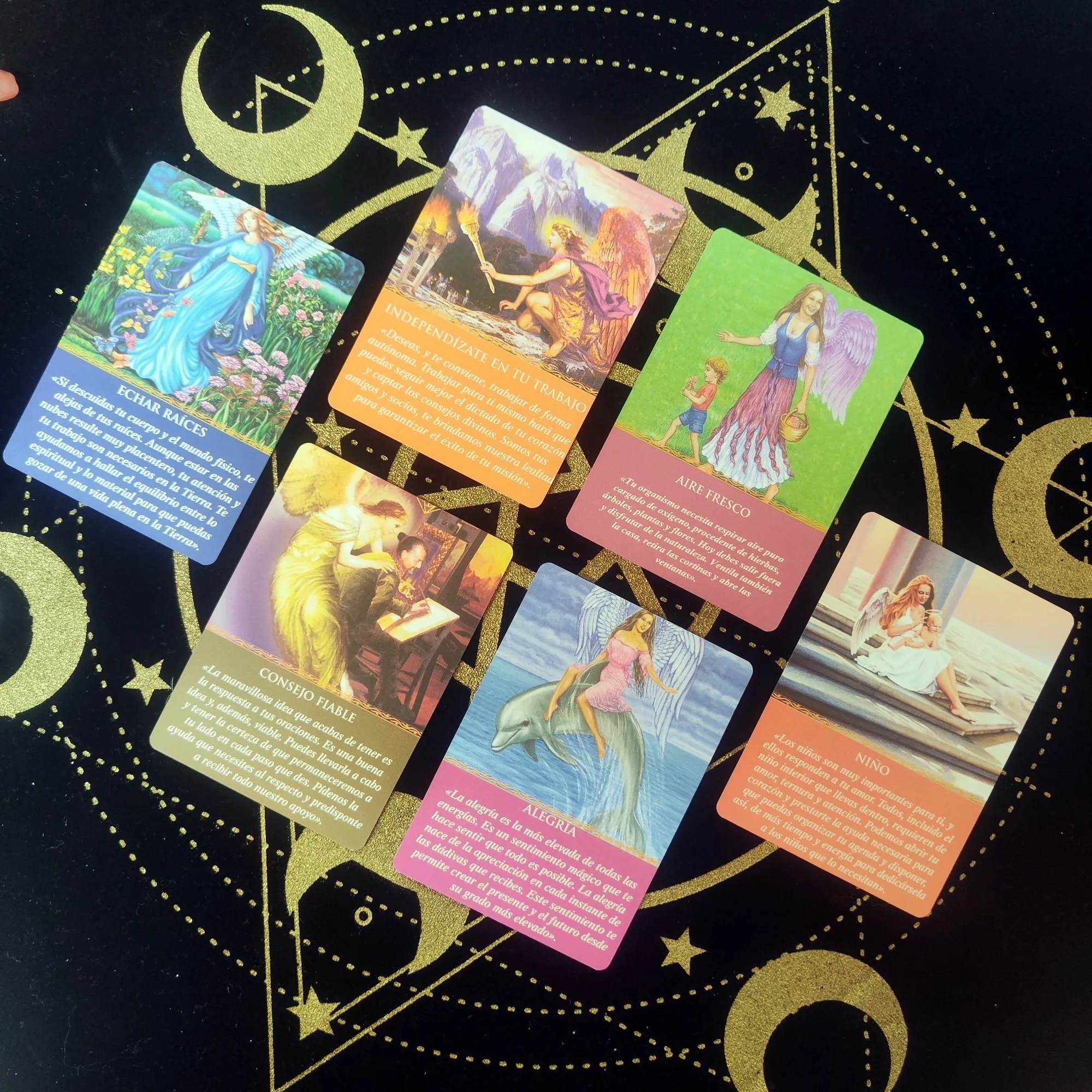 Spanish Version Daily Guidance From Your Angels Oracle Cards: 365 Angelic Messages to Soothe, Heal, and Open Your Heart image 3