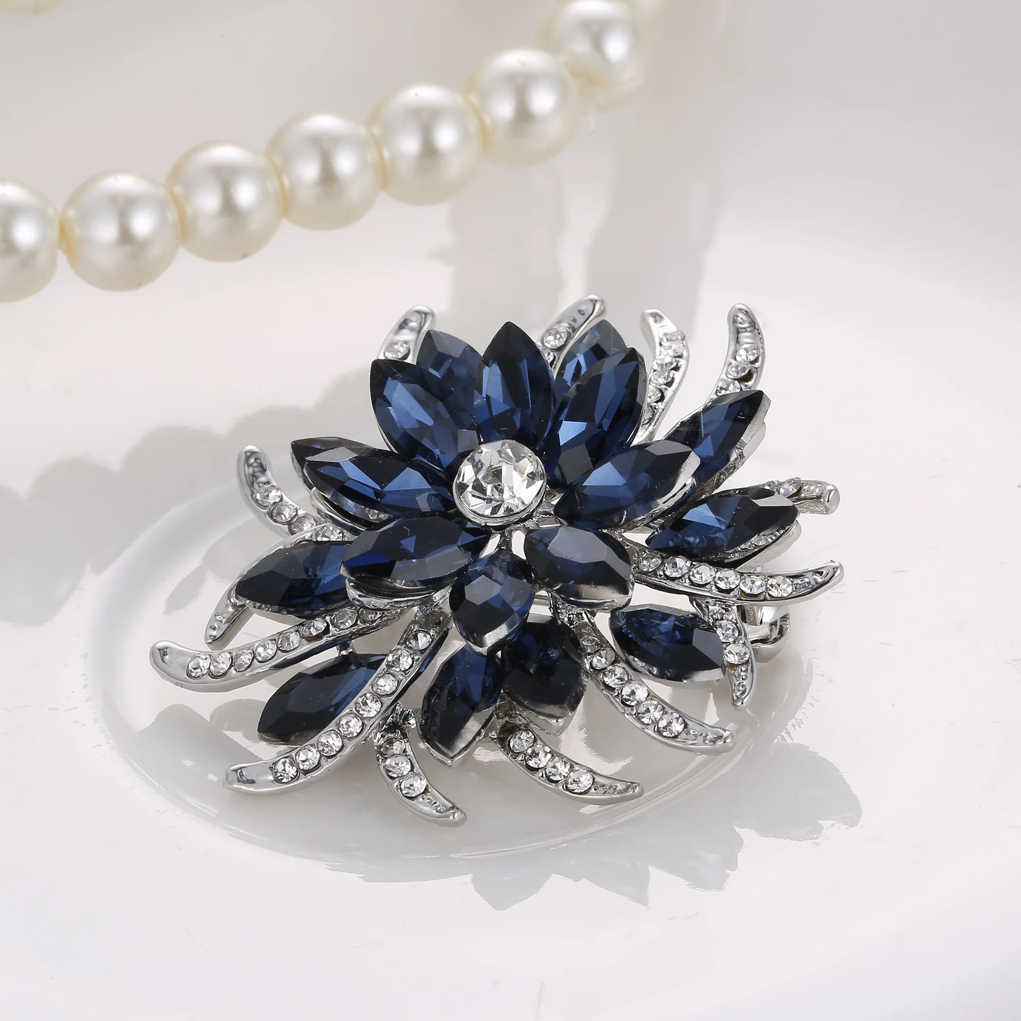 Crystal Flower Brooch Pins Women Deep Blue Flower Broches Plant Elegant Badge Jewelry Fashion Wedding Party Brooch Party Gifts
