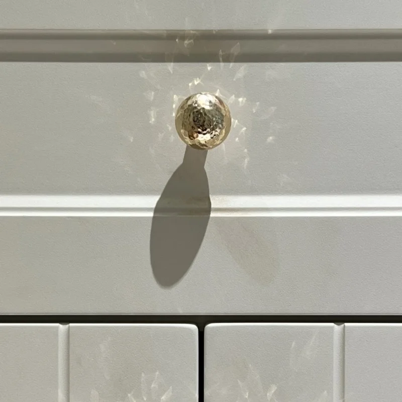 

French gold brass light luxury hammer patterned round ball handle Nordic high-end wardrobe cabinet door drawer furniture handle