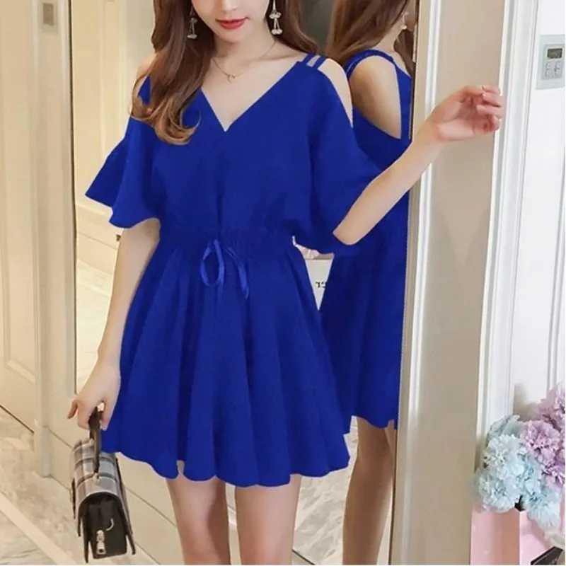 السيدات الخامس الرقبة البساطة الاتجاه الأنيق مزاجه فساتين السيدات بلون أزياء ضئيلة قبالة الكتف الصيف نمط جديد