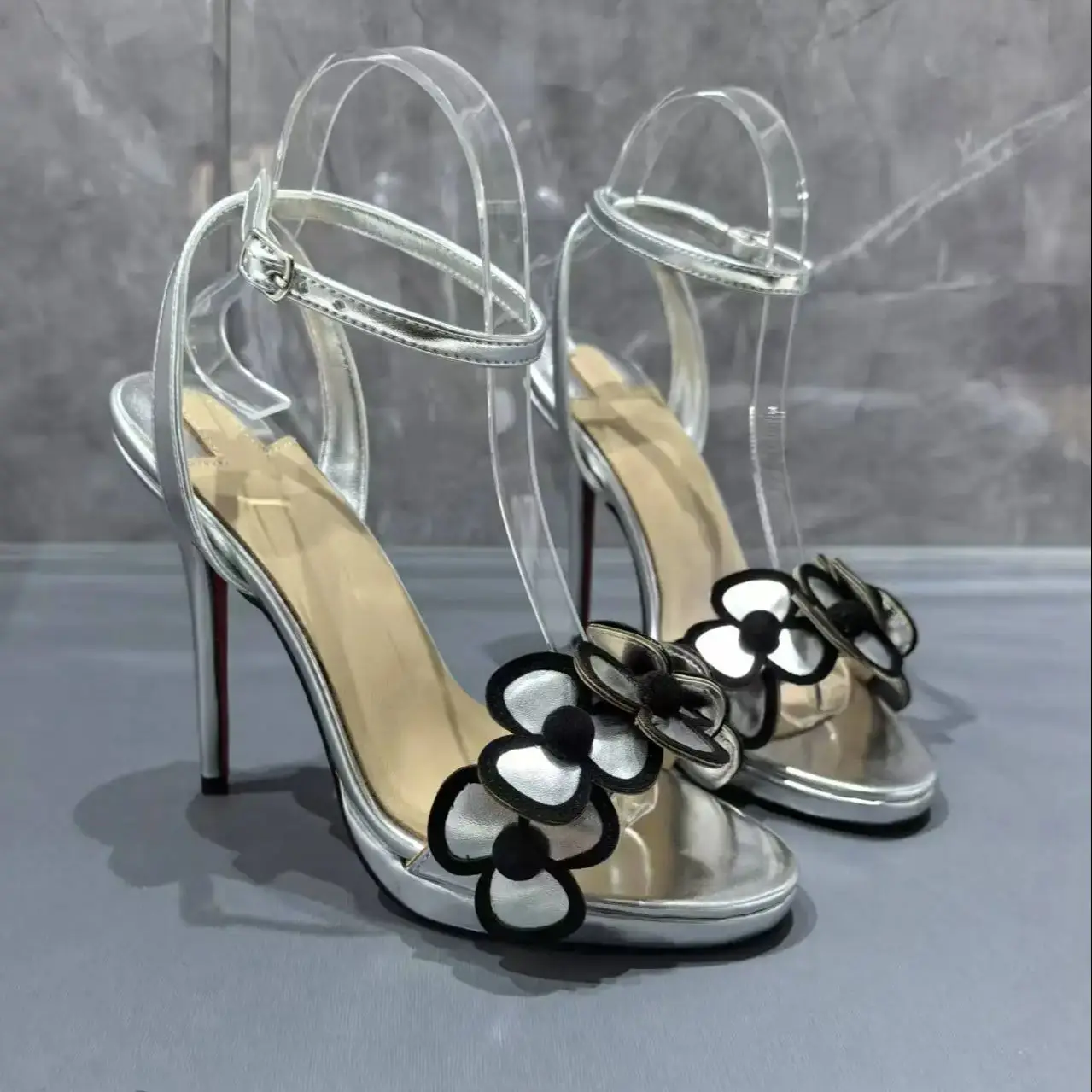 Givencci Silver Color Flowers Strap Women Sandals Stiletto High Heels Round Peep Toe Buckle Red Sole Sandales à Talons Elegant