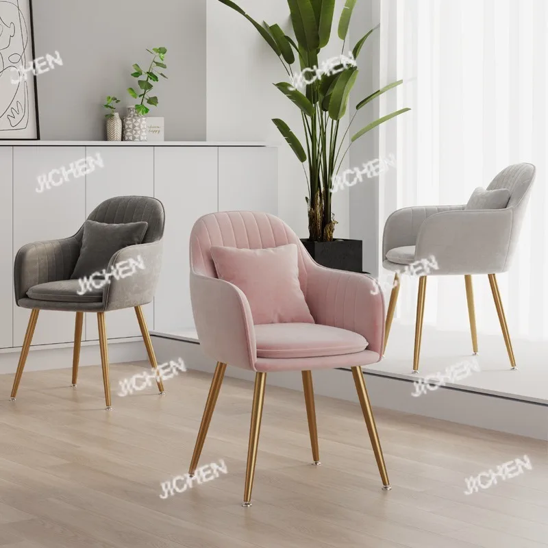 

Современный обеденный стул с тканевой обивкой, итальянский стул с обивкой из вельвета, обеденные стулья с металлическим каркасом, подлокотниками и спинкой.