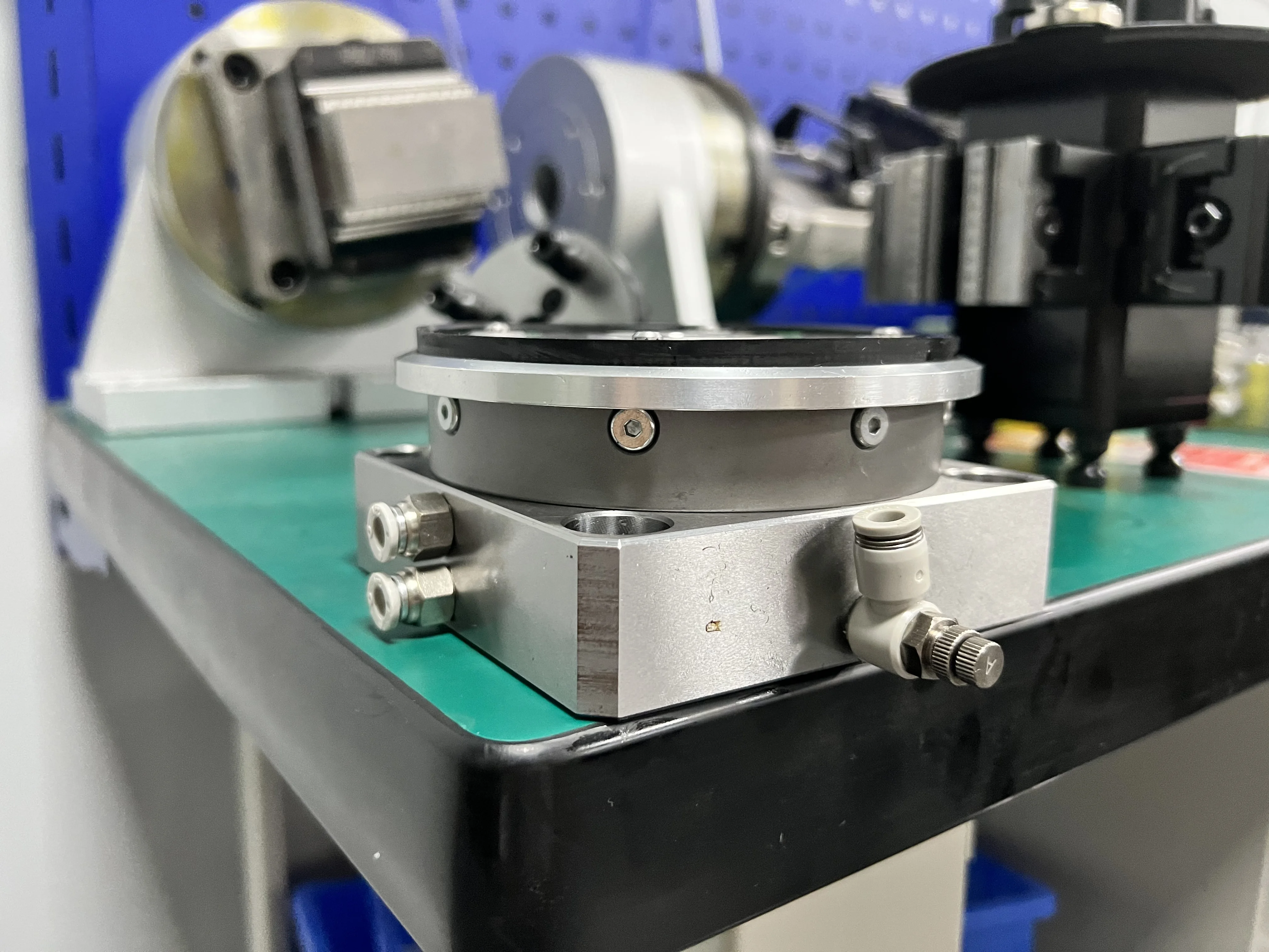 Rapid and high-precision zero point positioning of pneumatic chuck