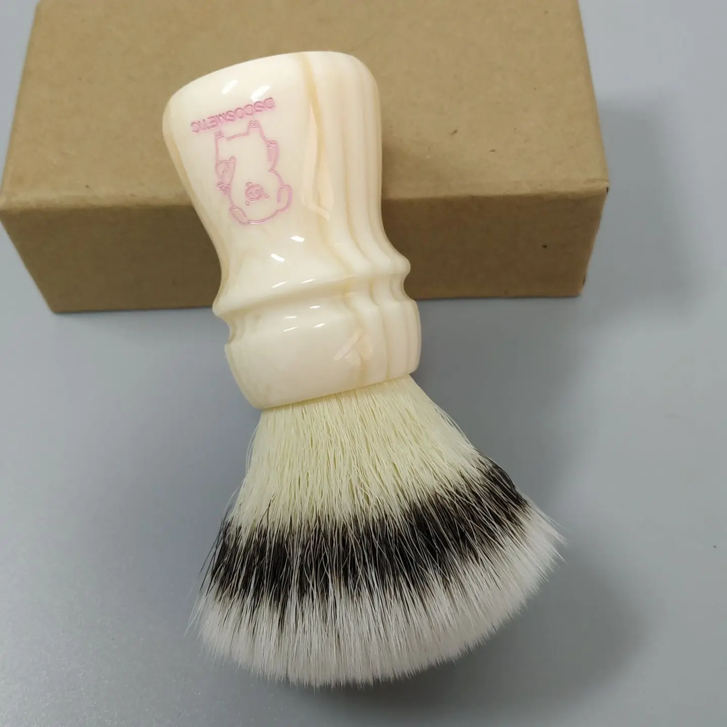 DiShi Pink Piggy CN6 synthetic hair with resin handle for man wet shaving