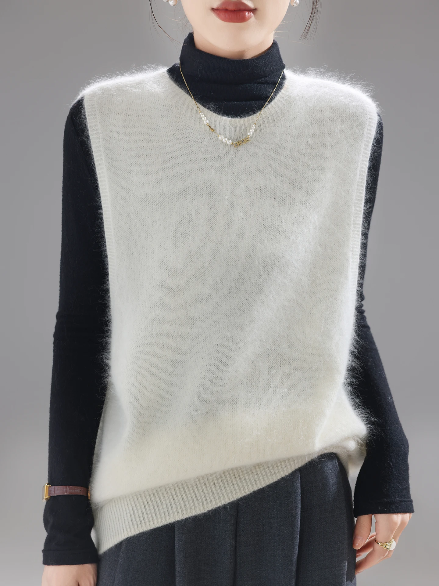 

New Fashion Women 100% Merino Wool Sweater Vest Light Luxury Autumn Winter Female Knitwear Thick Pullover Solid Clothing Tops