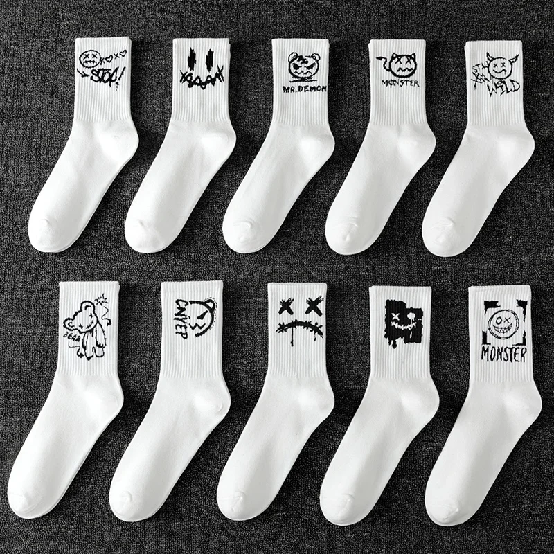 10 pairs of men\'s sports socks, casual, breathable, and versatile. Ghost face graffiti personalized socks