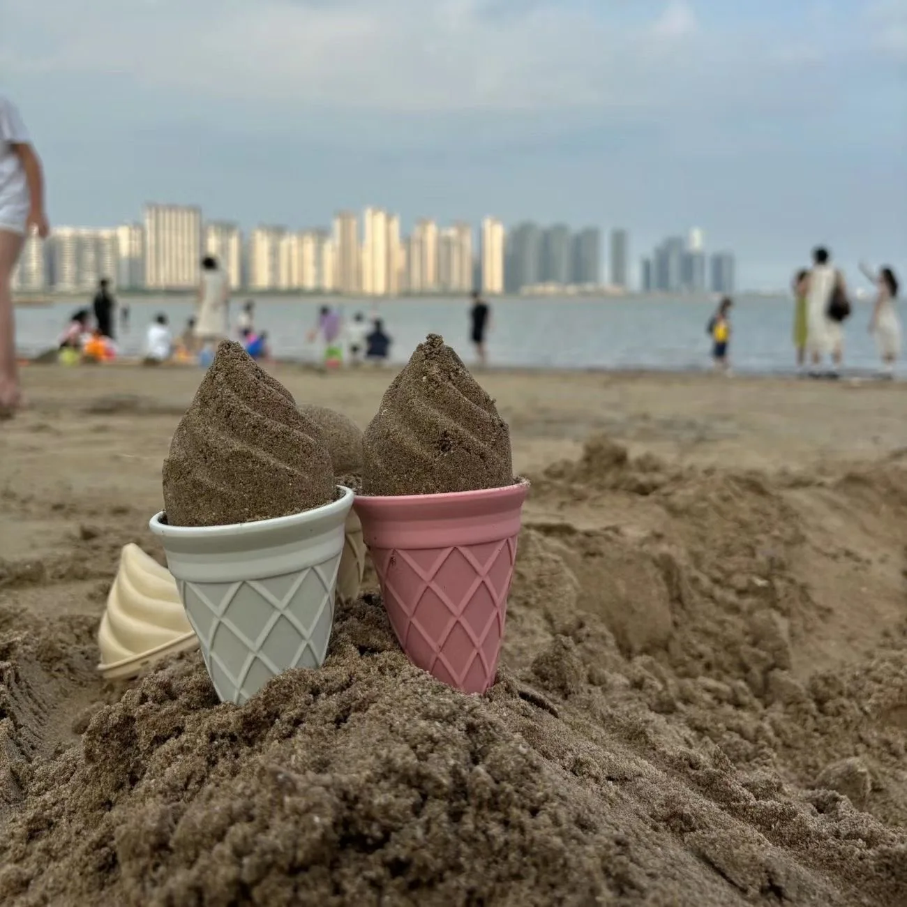 ไอศกรีมทรายปราสาทอาคารชุดสําหรับเด็กของเล่นชายหาดช้อนทรายและน้ําเล่นชุดของขวัญวันเกิดที่สมบูรณ์แบบสําหรับเด็กหญิงและเด็กชาย