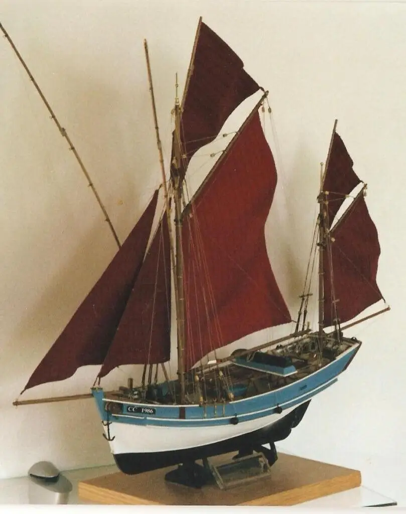 

Snail San Gilthas France classic fishing boat Scale 1/45 26“ Wood Model Ship