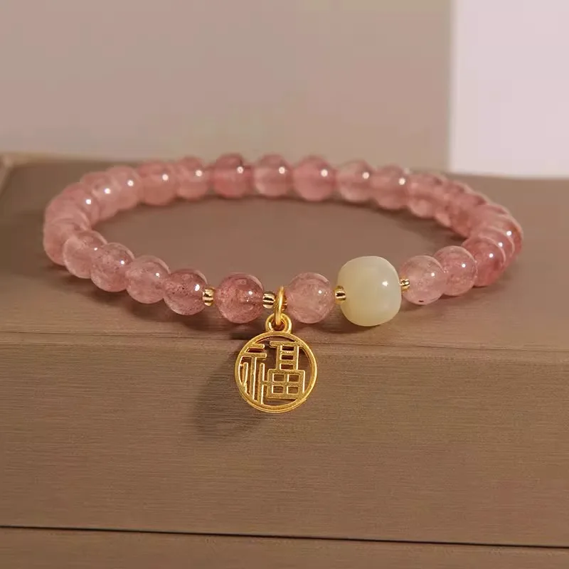 パリデザイナーストロベリークリスタルブレスレット女性のデザインセンスターコイズラッキーキャラクターペンダント高級ライトハンドブレスレット