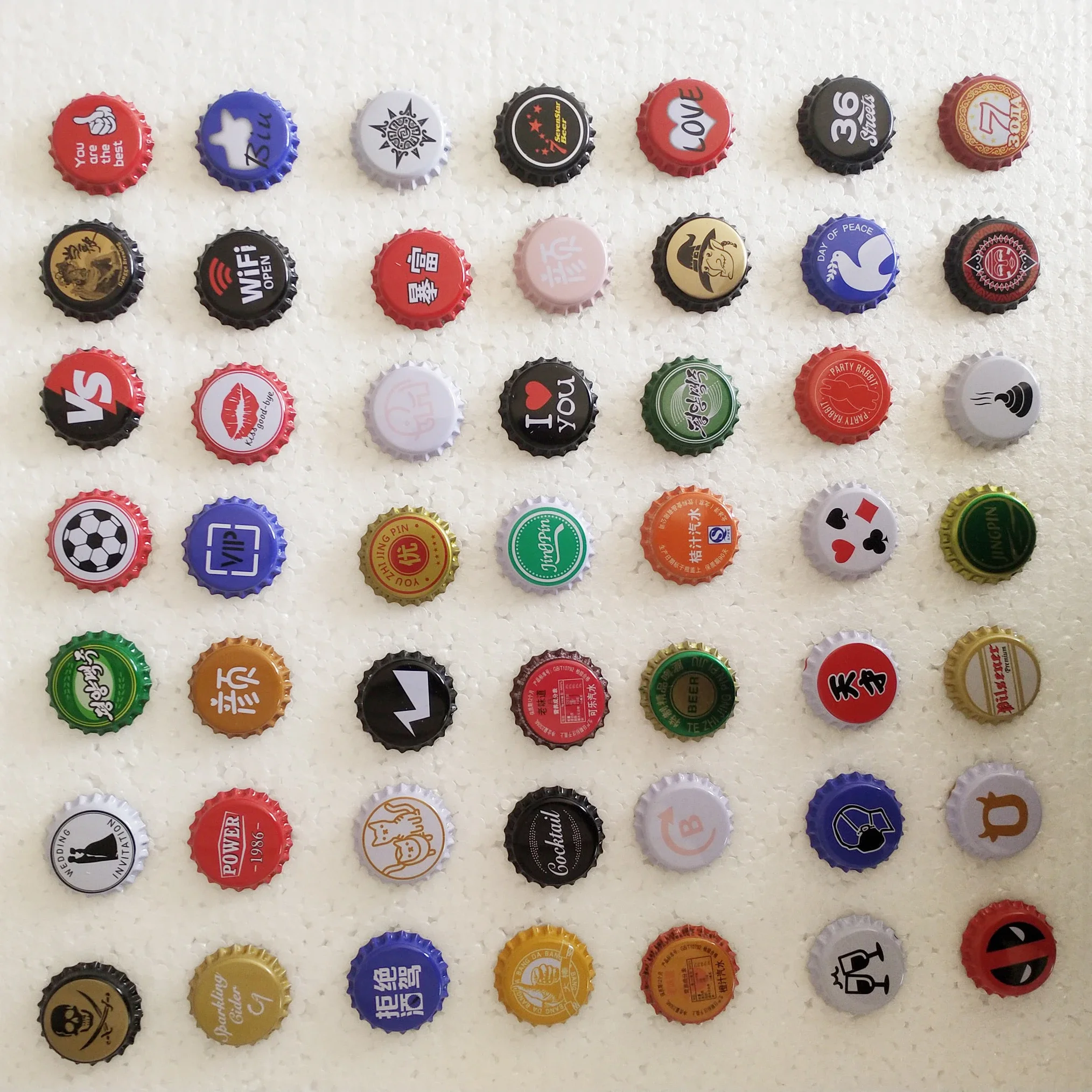 Decoration Beer Bottle Caps Metal Tin Craft Cocktail Caps Beverage Caps Artwork Caps Ornaments Pattern Beer Caps Collection Love