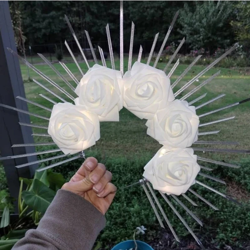 LIGHT UP Halo Crown Sunburst White Rose Hoofdband Zonnegodin LED Kroon Haarband Glow Hoofddeksel Party Haaraccessoires voor Vrouwen