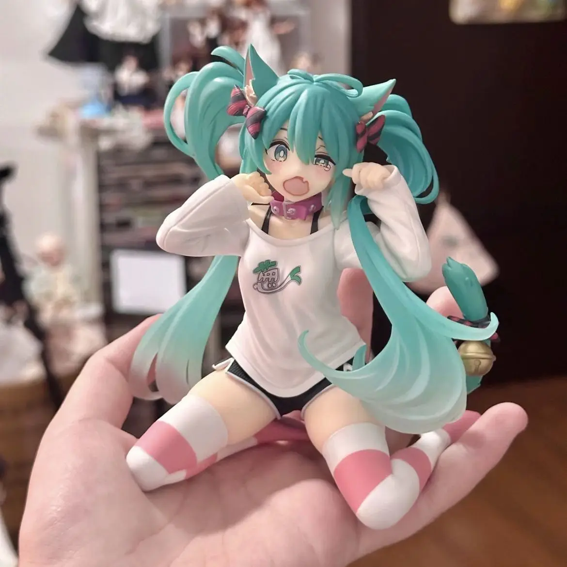 Hatsune Miku Model Anime Girl Figures Cat Ear Sitting Posture Short Sleeved Pajamas Figurines Car Decoration Doll Kids Toys Gift