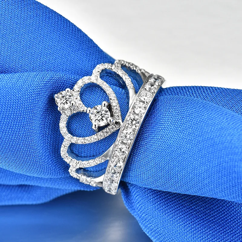 PT950Platinum fully-set crown-shaped ring - a unique and stylish accessory for women