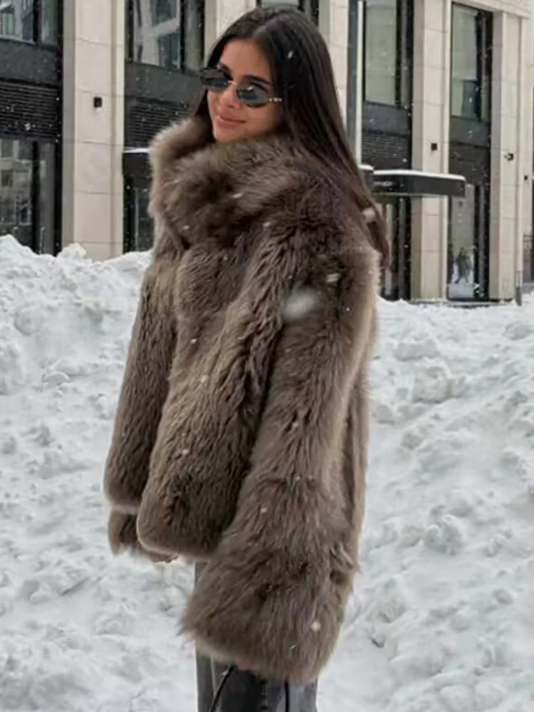 Elegancka, ciepła kurtka damska z długim rękawem, imitacja futra, zapinana na jeden guzik, stójka, krótki płaszczyk w stylu high street.