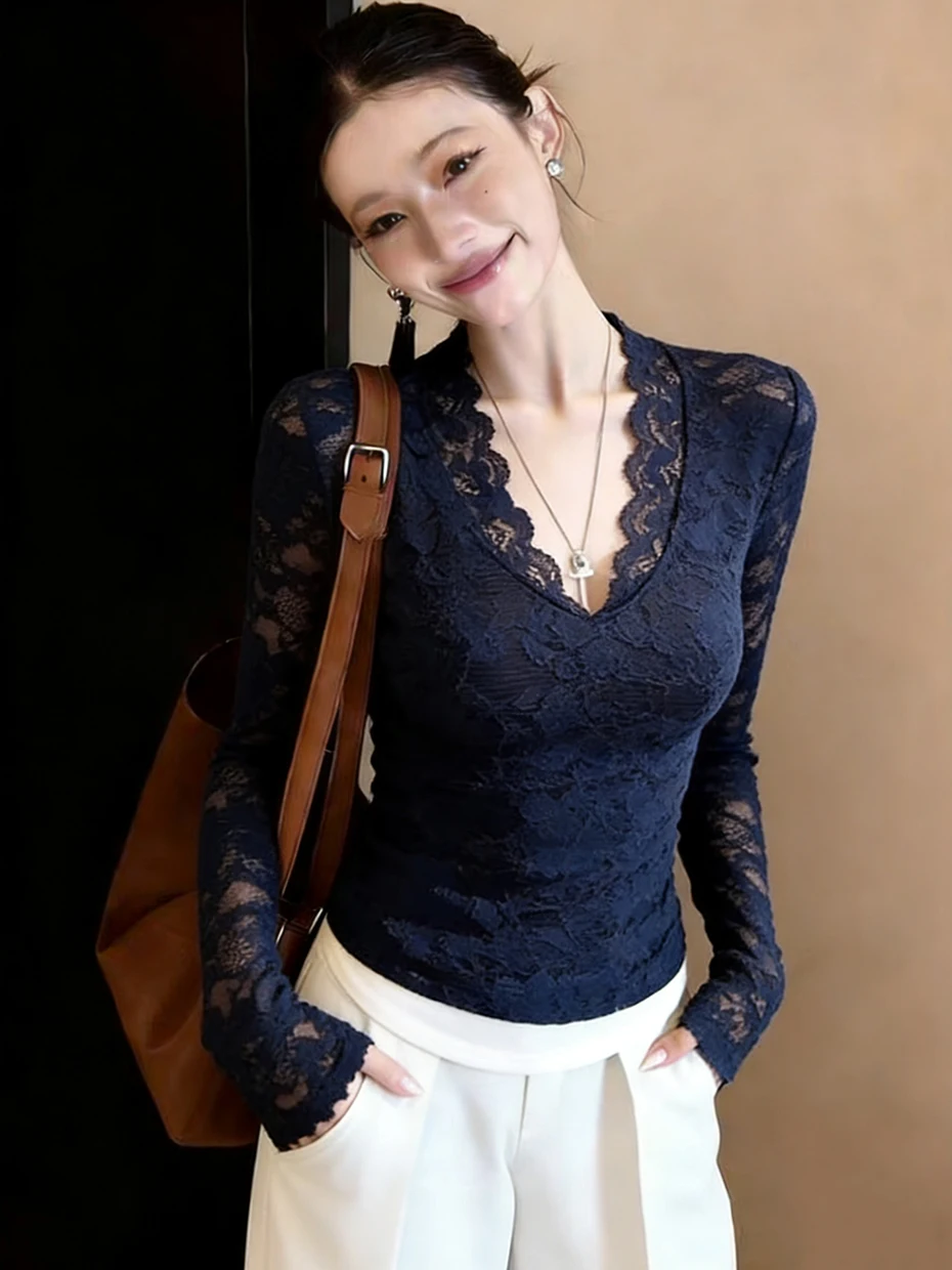 

Fashionable Lace V-Neck Long Sleeve Base Shirt Spring 2026 Slim Fit Elegant Style Women's Top Korean Style Commute Wind