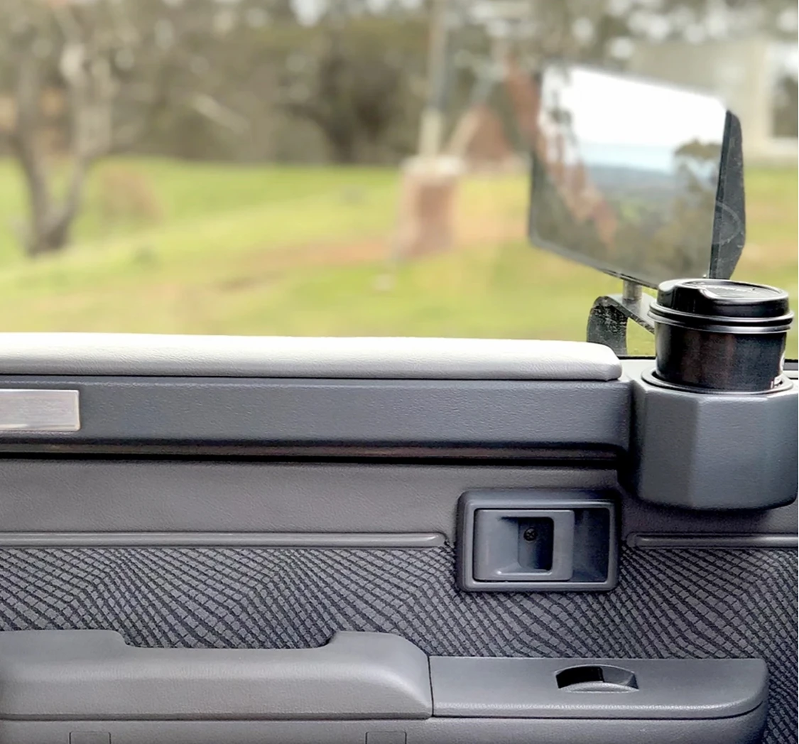 Suitable for Toyota LC71/76/78/79 door with water cup holder armrest strong magnetic attraction non-destructive installation