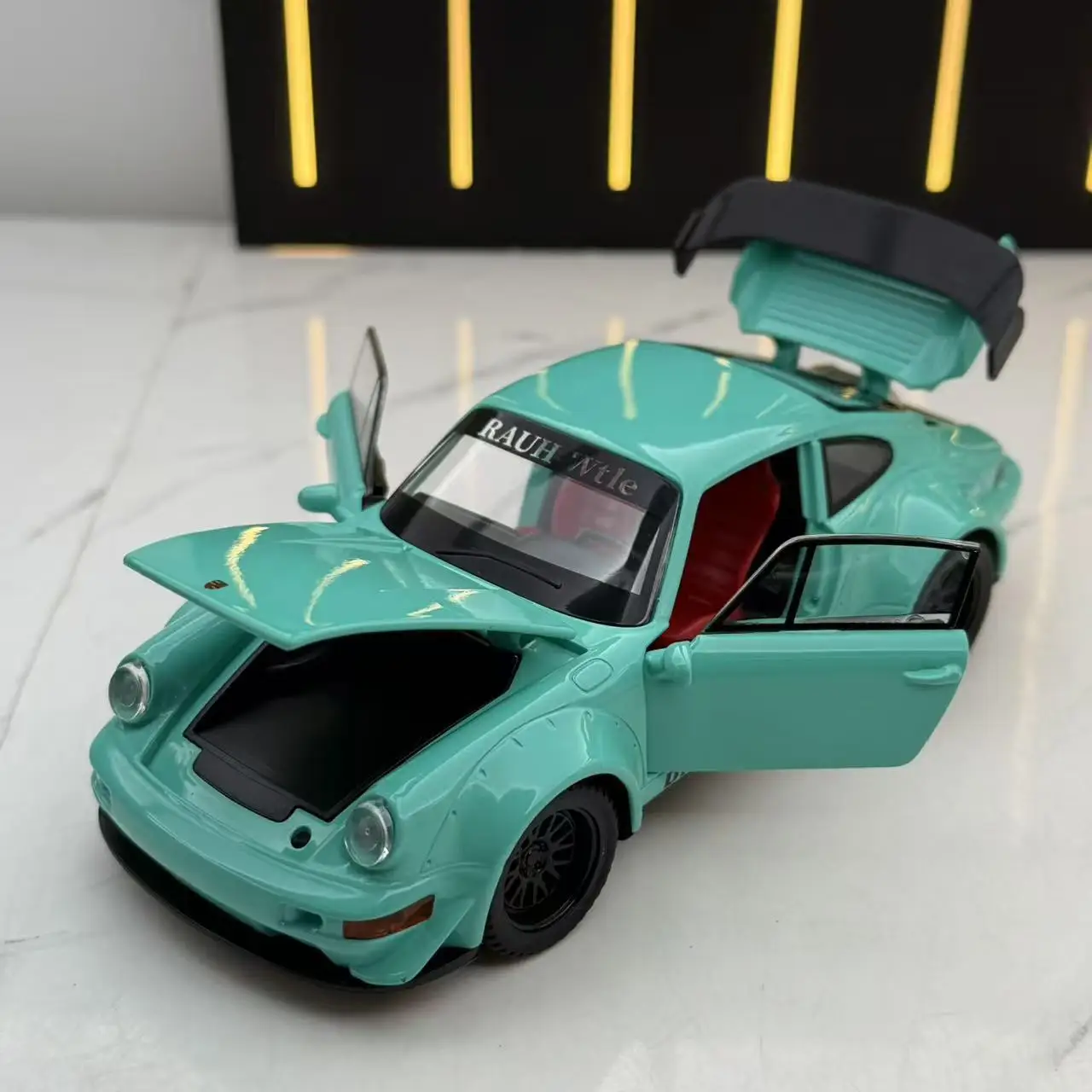 

1:32 RWB 993 Sports Car Alloy Sound and Light Car Model Children's Birthday Gift Toy Boy Creative Gift Collectibles Toys