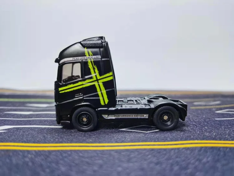 Volvo  1543 Tractor Trailer Children\'s Simulation Alloy Engineering Vehicle Model Toy  6cm Length Around