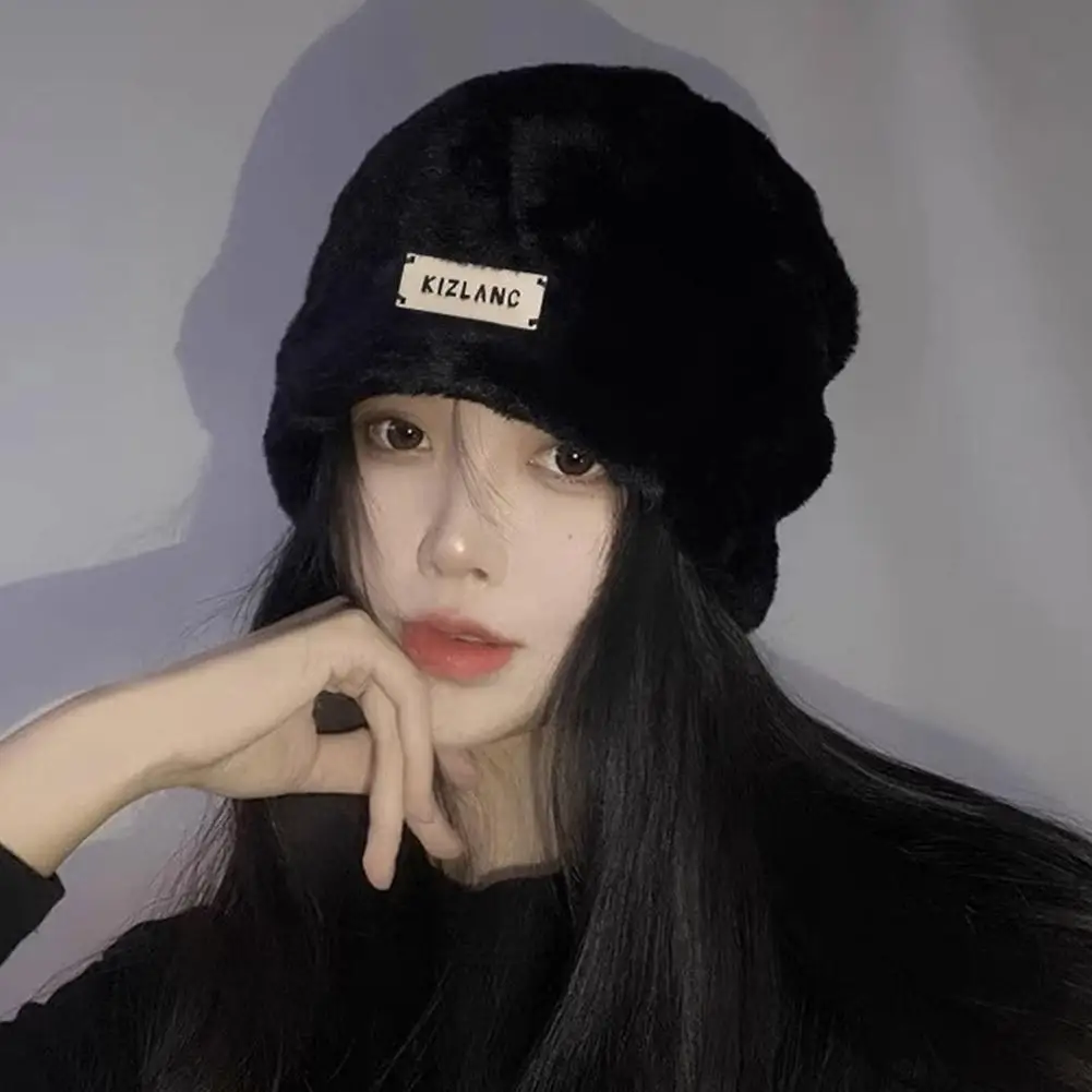 Female Fake Ful Beanie Caps Skullies Warm Hats Autumn And Winter Polyester Plush Metal Label Decoration Loose Stack Cap