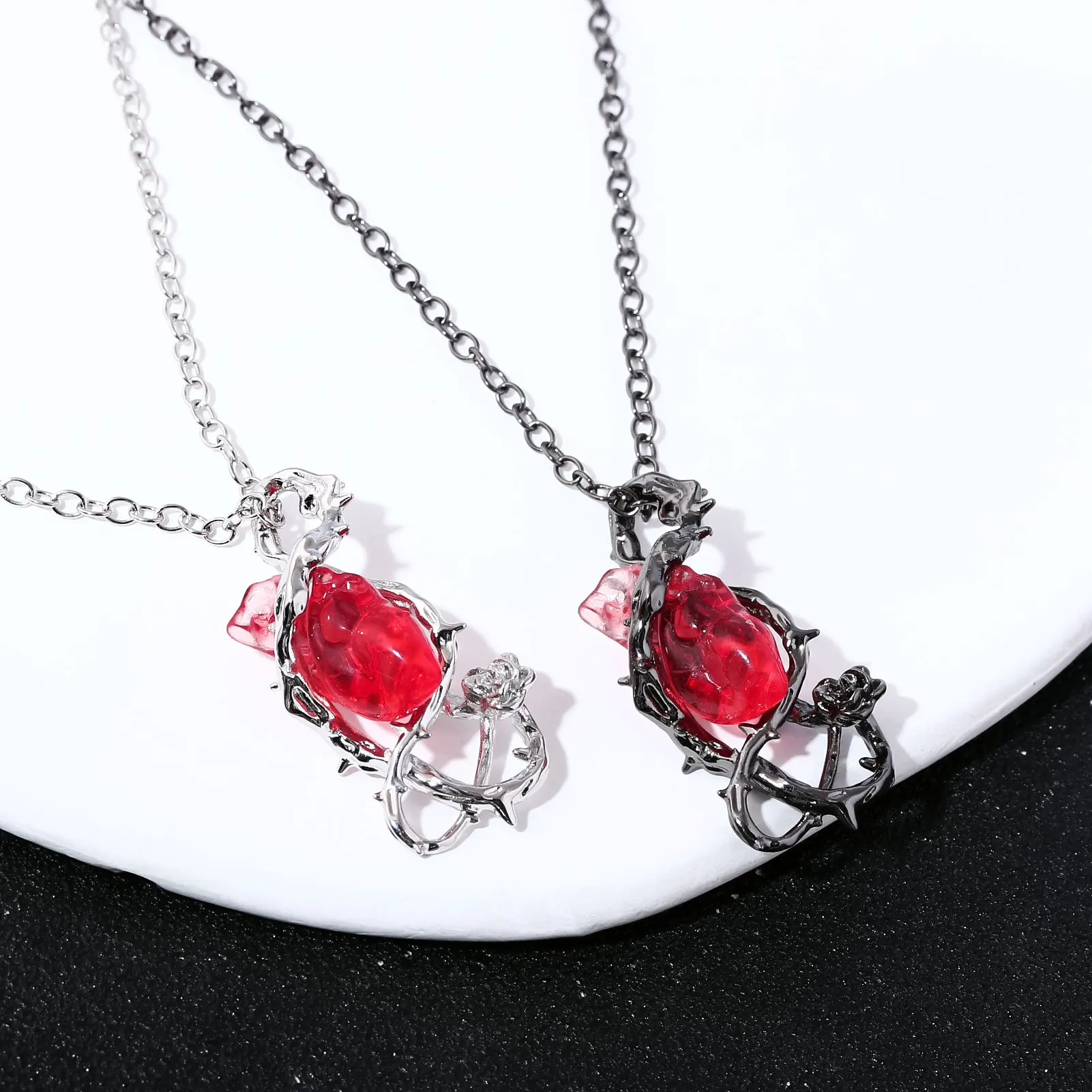 الإبداع القوطية القلب مع الشوك قلادة المرأة العصرية الأحمر كريستال شوكة الحب هالوين المختنقون اكسسوارات مجوهرات هدية #1