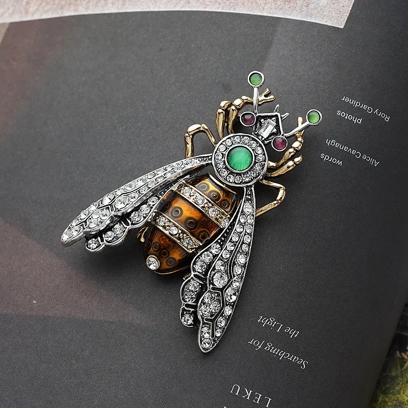 Baroque Vintage Bee Brooch for Women, Metal Fashion Pin