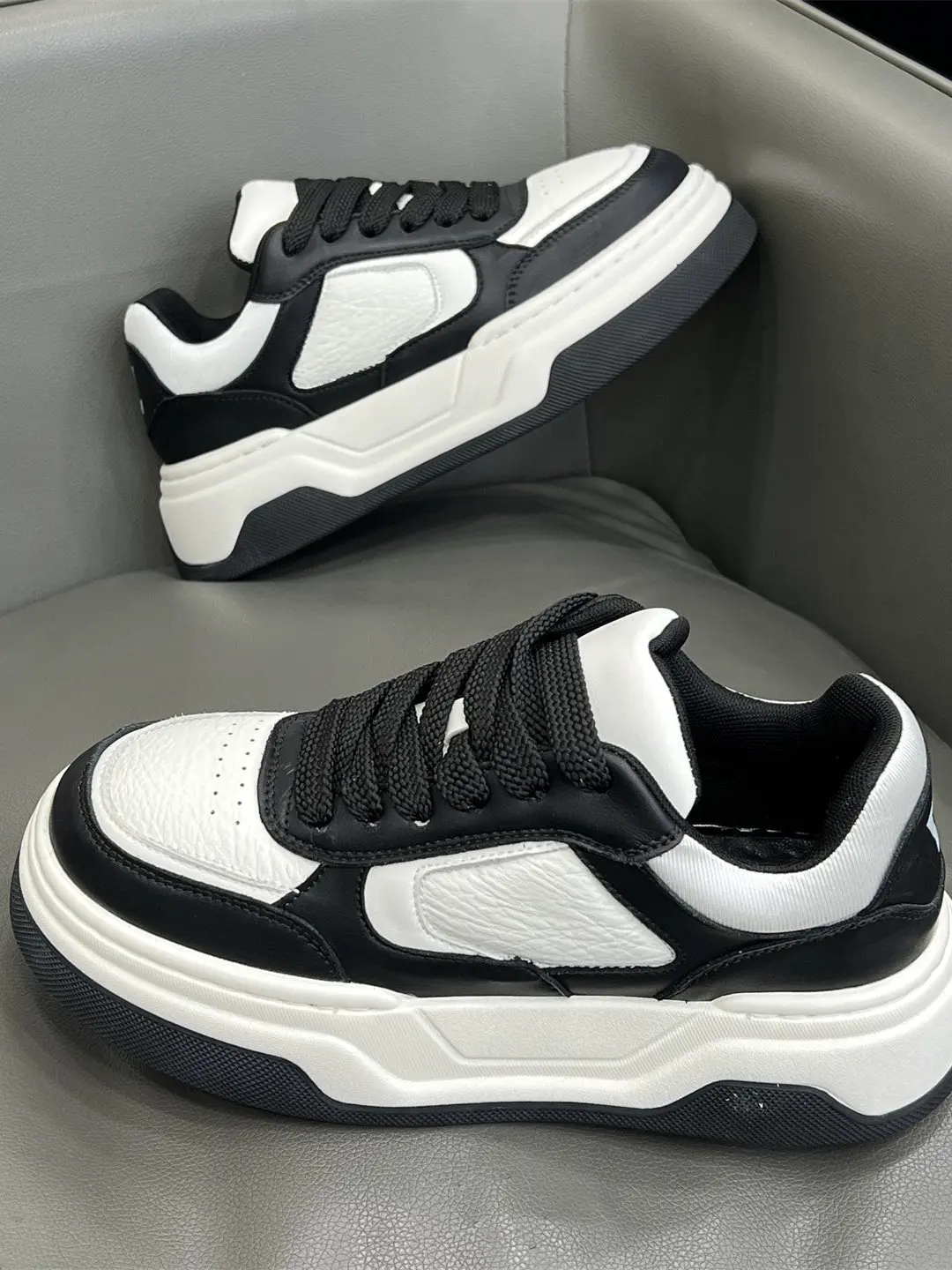 Men's Thick Bottom Sneakers Casual Lightweight Bread Shoe Autumn Trendy Board Shoe Comfortable Breathable Mesh Inner Material