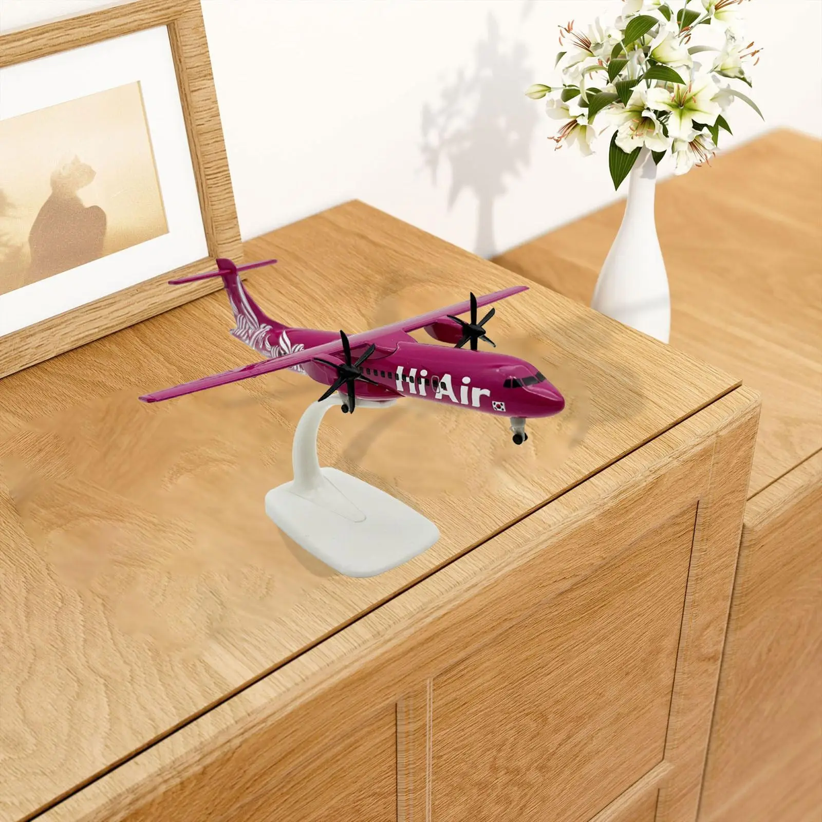 1/200スケールの飛行機模型、装飾用シミュレーション合金航空機モデル、リビングルームのテーブルやキャビネットのコレクターズアイテム