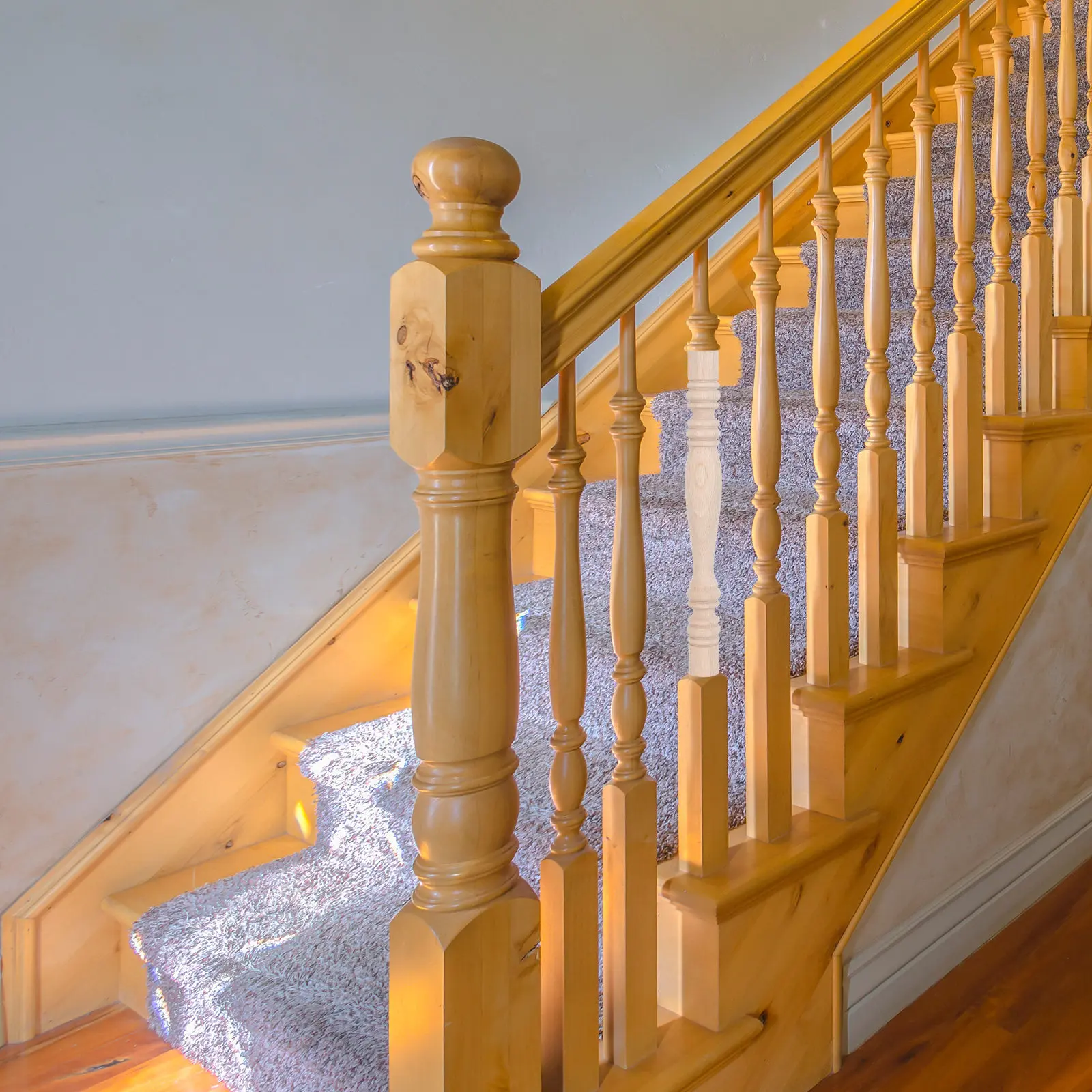 

Traditional Hand Carved Wooden Baluster Spindles Solid Wood Roman Column Posts Unfinished for DIY Crafts Furniture Cabinet Stair