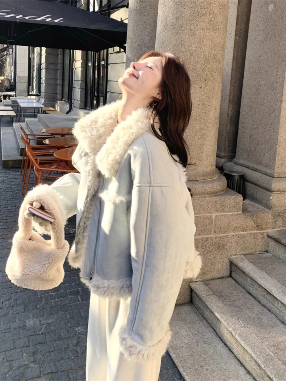 Morbido ort eepskin Jaet Cappotto invernale da donna Abbigliamento da moto di piccole dimensioni Pelliccia blu pastello e pelle intercate