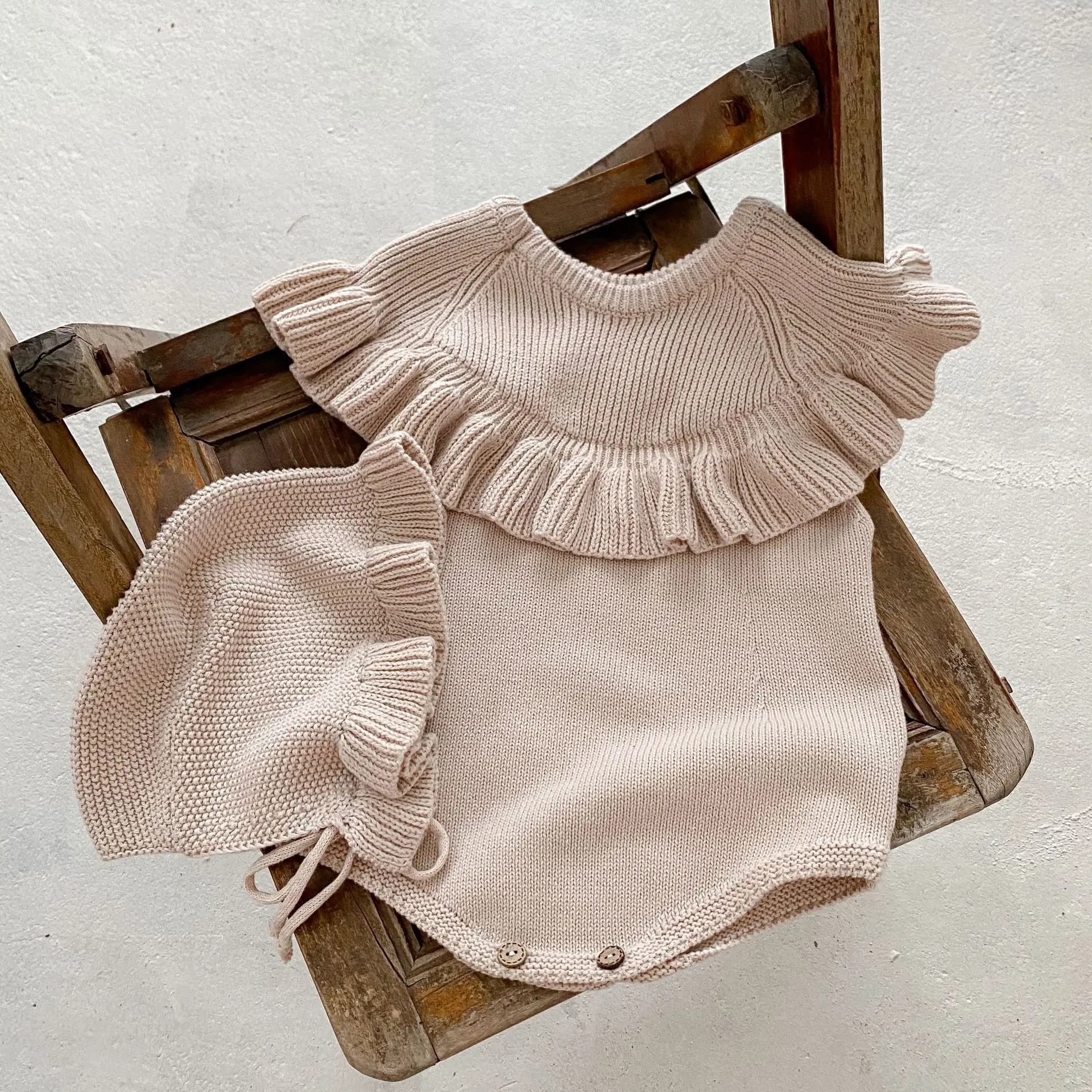 autumn new baby clothes cotton sweater Jumpsuit baby baby knitted Ruffle sleeveless romper hat