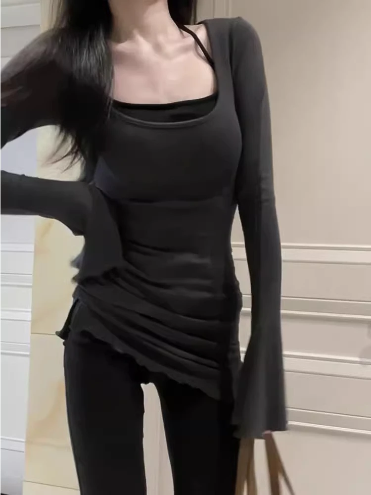 Koreańska koszulka z kwadratowym dekoltem, podkreślająca figurę, idealna jako baza pod ubranie lub do noszenia samodzielnie.