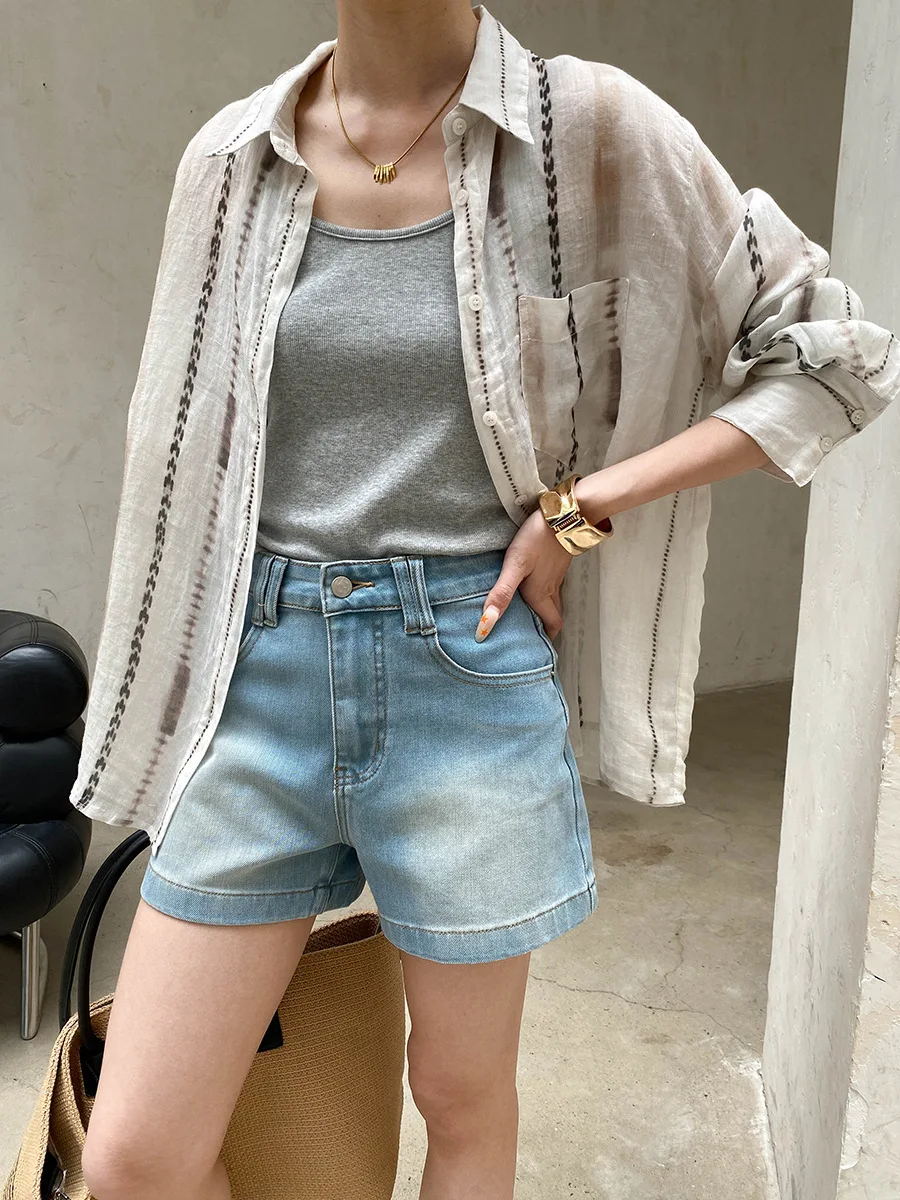 Sommerliche Damen-Casual-Shorts aus Denim in einfarbigem Design mit weitem Bein und A-Linie, figurschmeichelnd und als Hotpants geeignet. – Detail 22