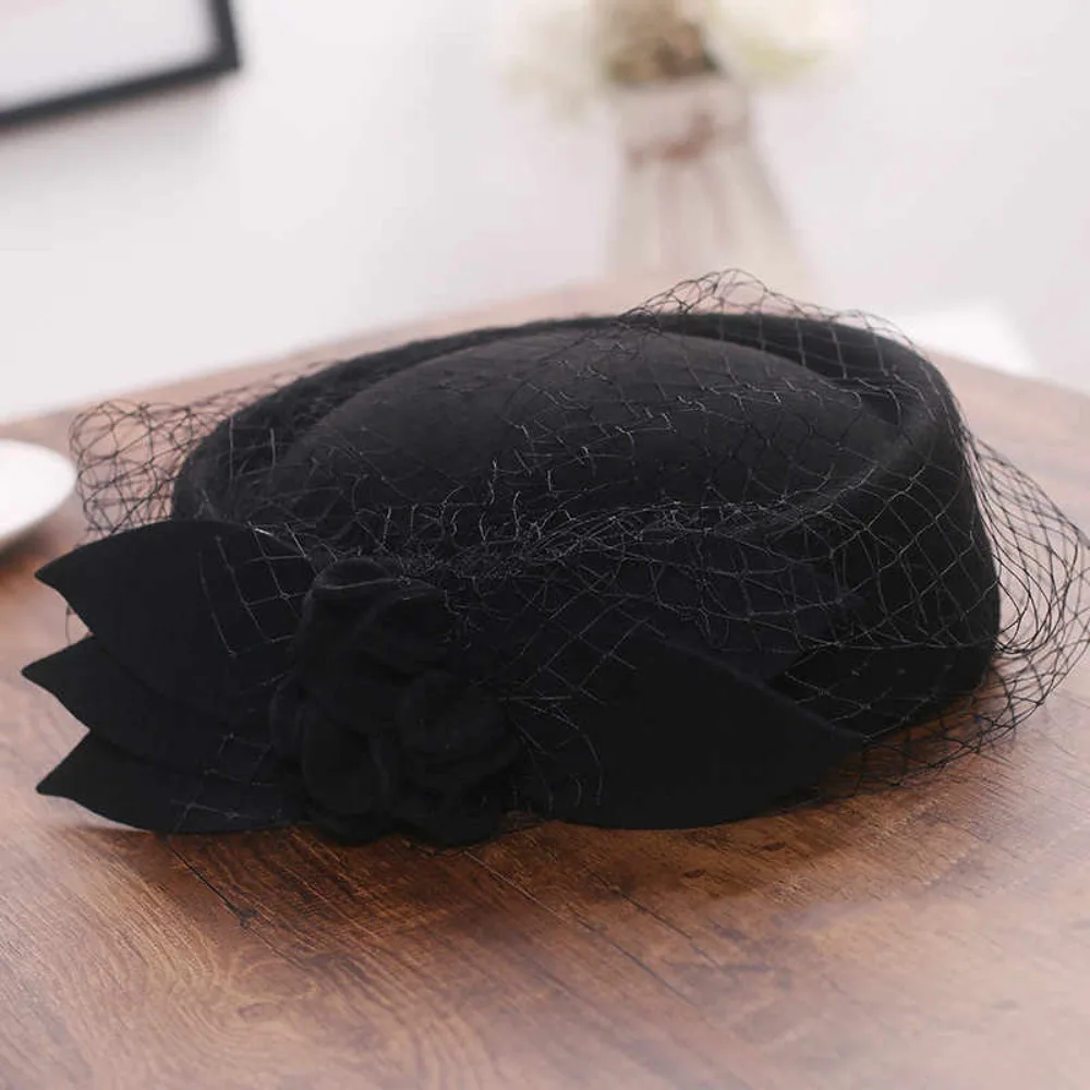 

Woolen Top Hat Vintage Mesh Topper Hat Solid Color Flower Woolen Beret Charm Retro Airline Stewardess Caps Banquet