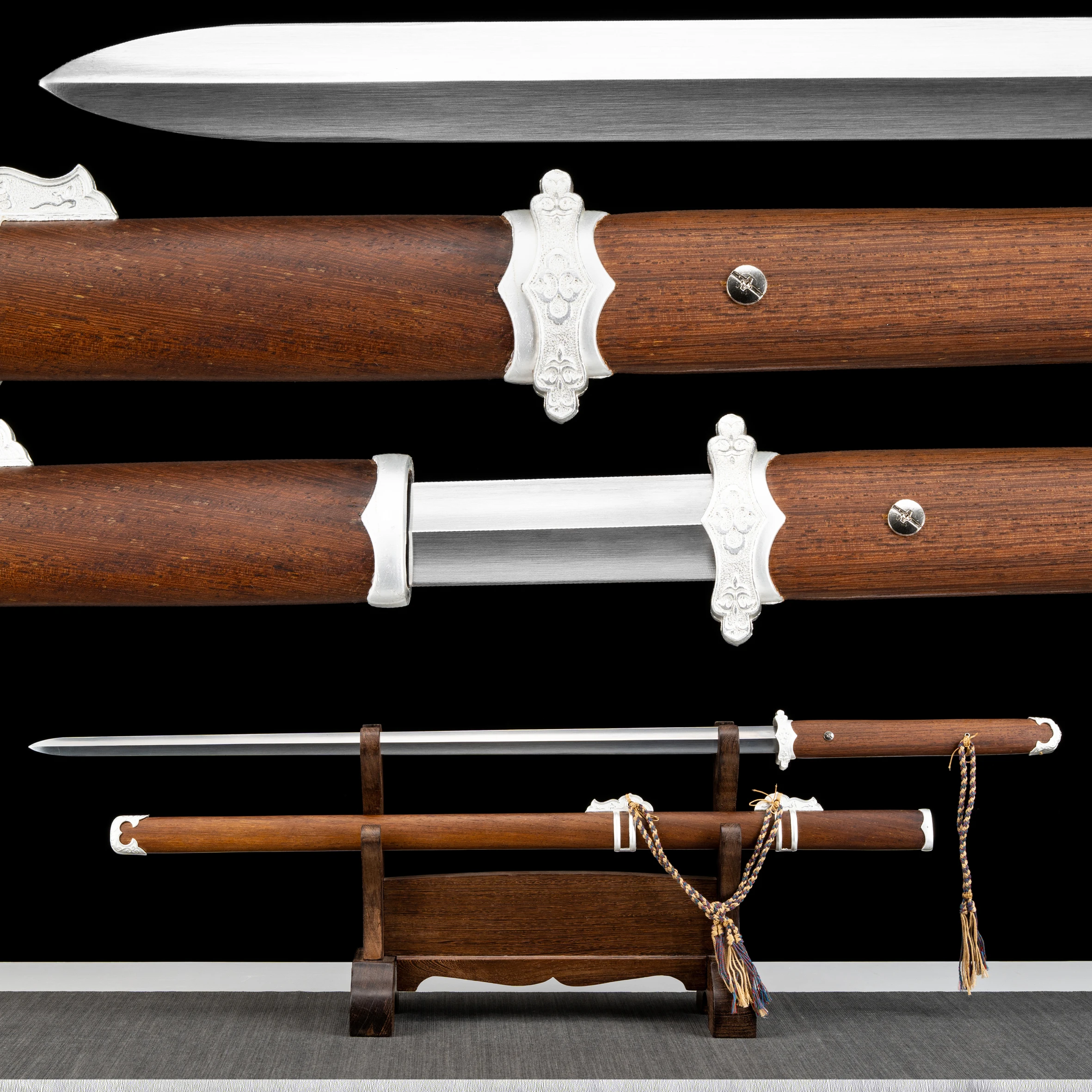 

Zinc Alloy Silver-Plated Grooved Practice Sword Detachable Design. Suitable for Ninja, Martial Arts, Knight Training,Not sharp