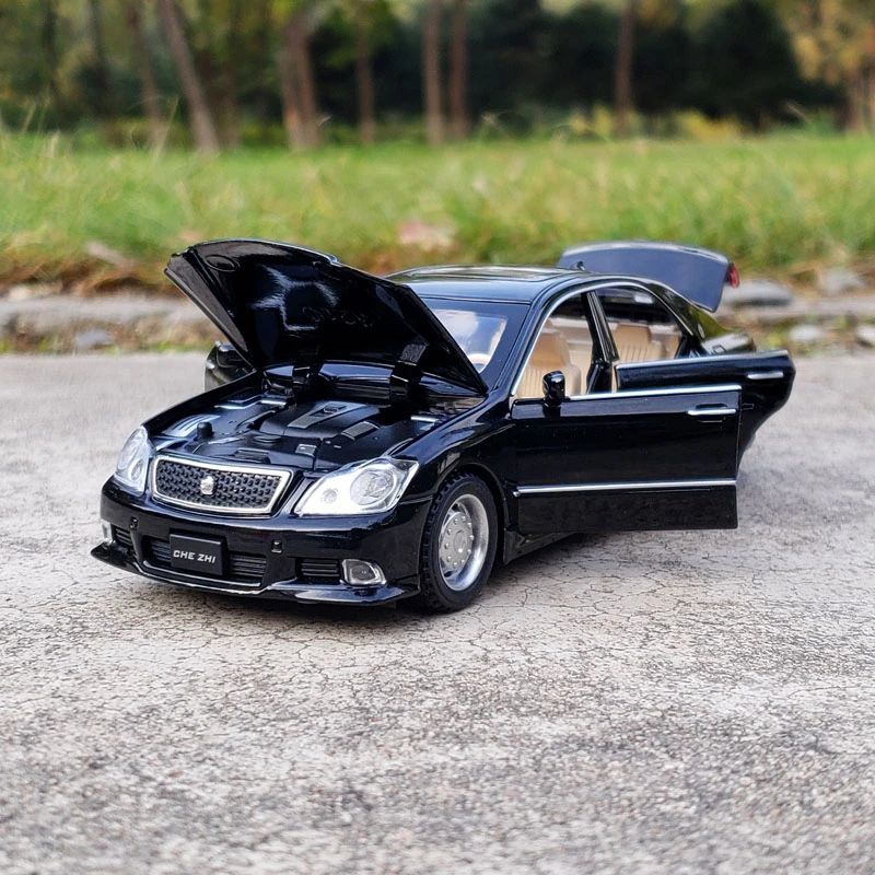 1:32 Toyota Crown Alloy Car Model Diecasts & Toy Vehicles Metal Toy Car Model Simulation Sound Light Collection Kids Gift F402