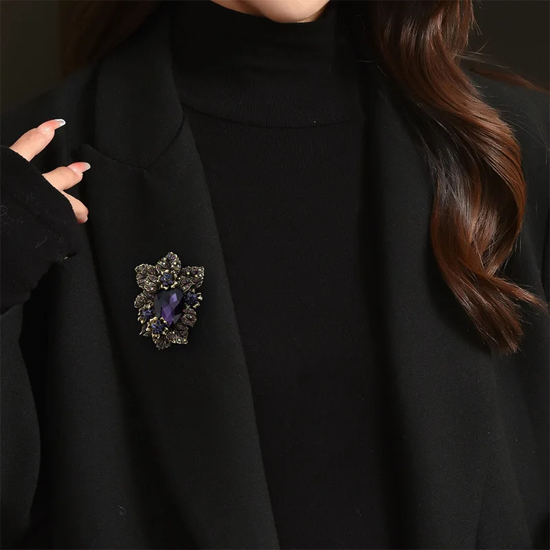 Exaggerated Full Crystal Luxury Flower Brooch For Women Men Vintage Exquisite High-end Rhinestone Party Wedding Badges Pines