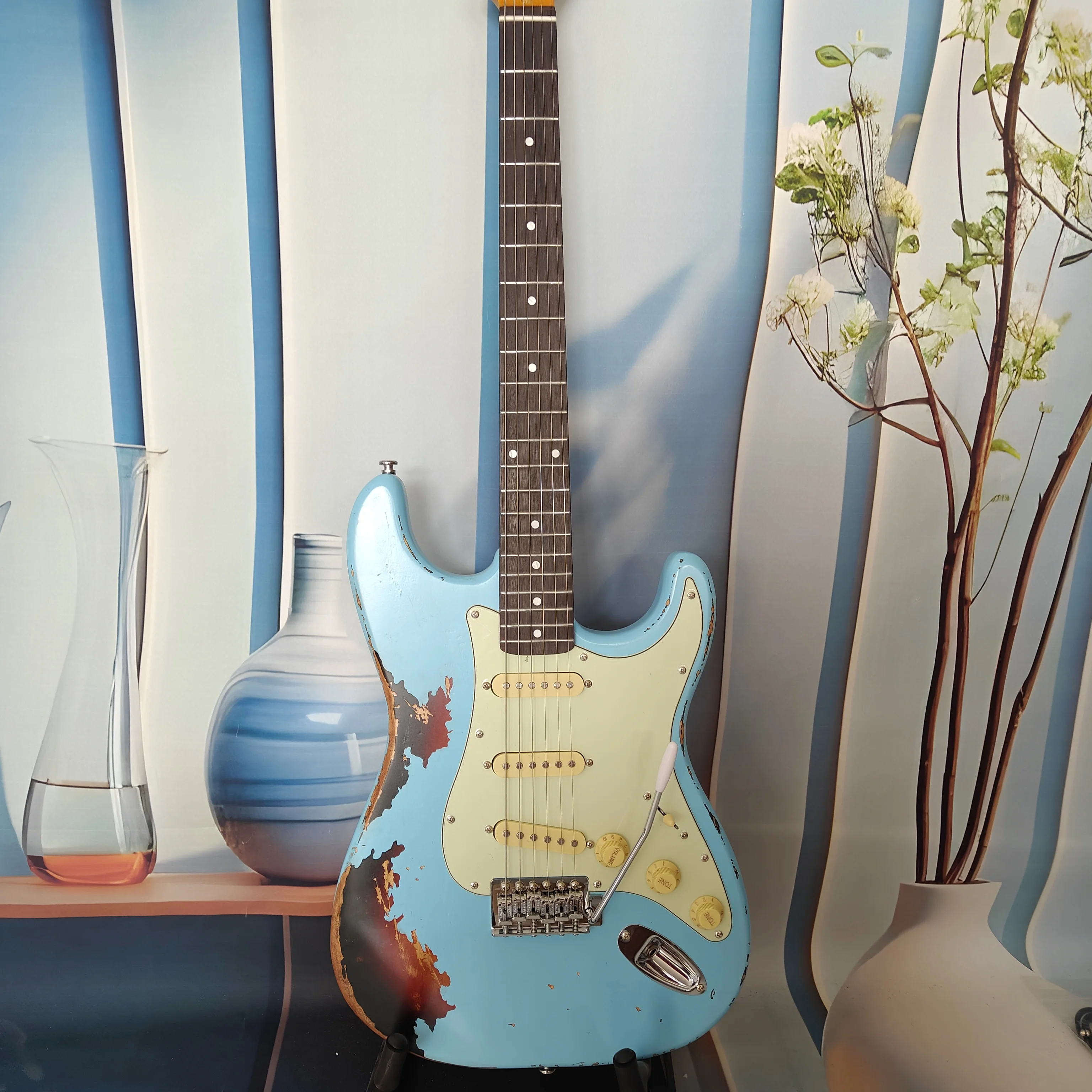 Vintage‑style distressed electric guitar with heavy paint‑chip finish! Sky‑blue battle‑worn look, a favorite among vintage enthusiasts. Ships from local warehouse, for rock music, right‑handed playing
