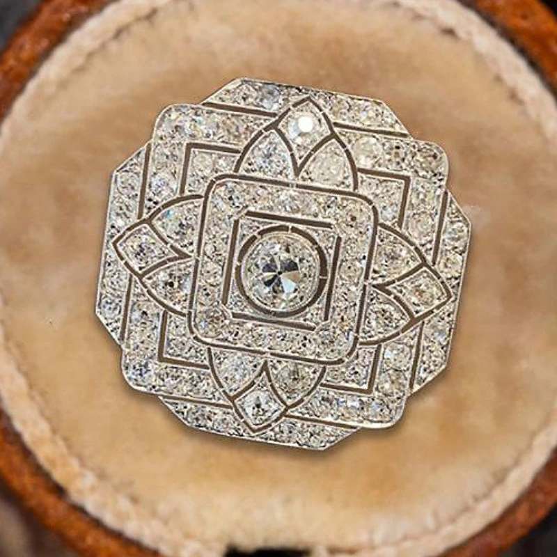 Huitan Engraved Flower Design Big Ring for Women Inlaid Shining Cubic Zirconia Fashion Party Gorgeous Accessories Lady Jewelry