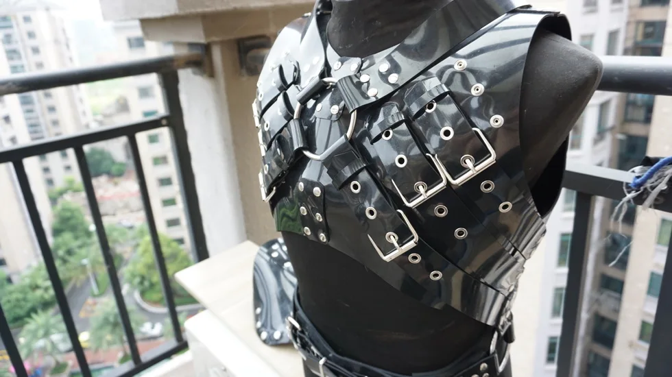 

(RD1084) Роскошный индивидуальный латексный резиновый бронежилет ручной работы, фетиш-одежда