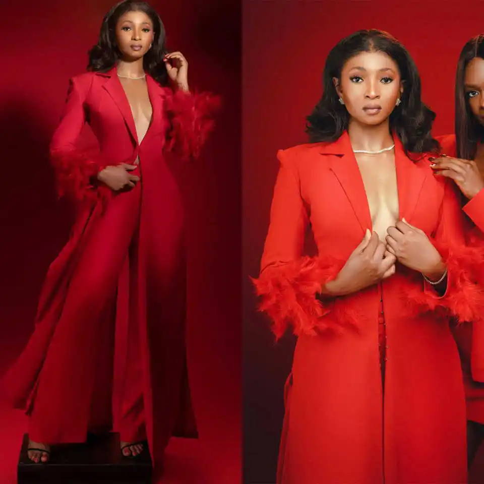 

Женские брючные костюмы со страусиными перьями по индивидуальному заказу, красный длинный пиджак, женский костюм для выпускного вечера, свадебный наряд, куртка и брюки