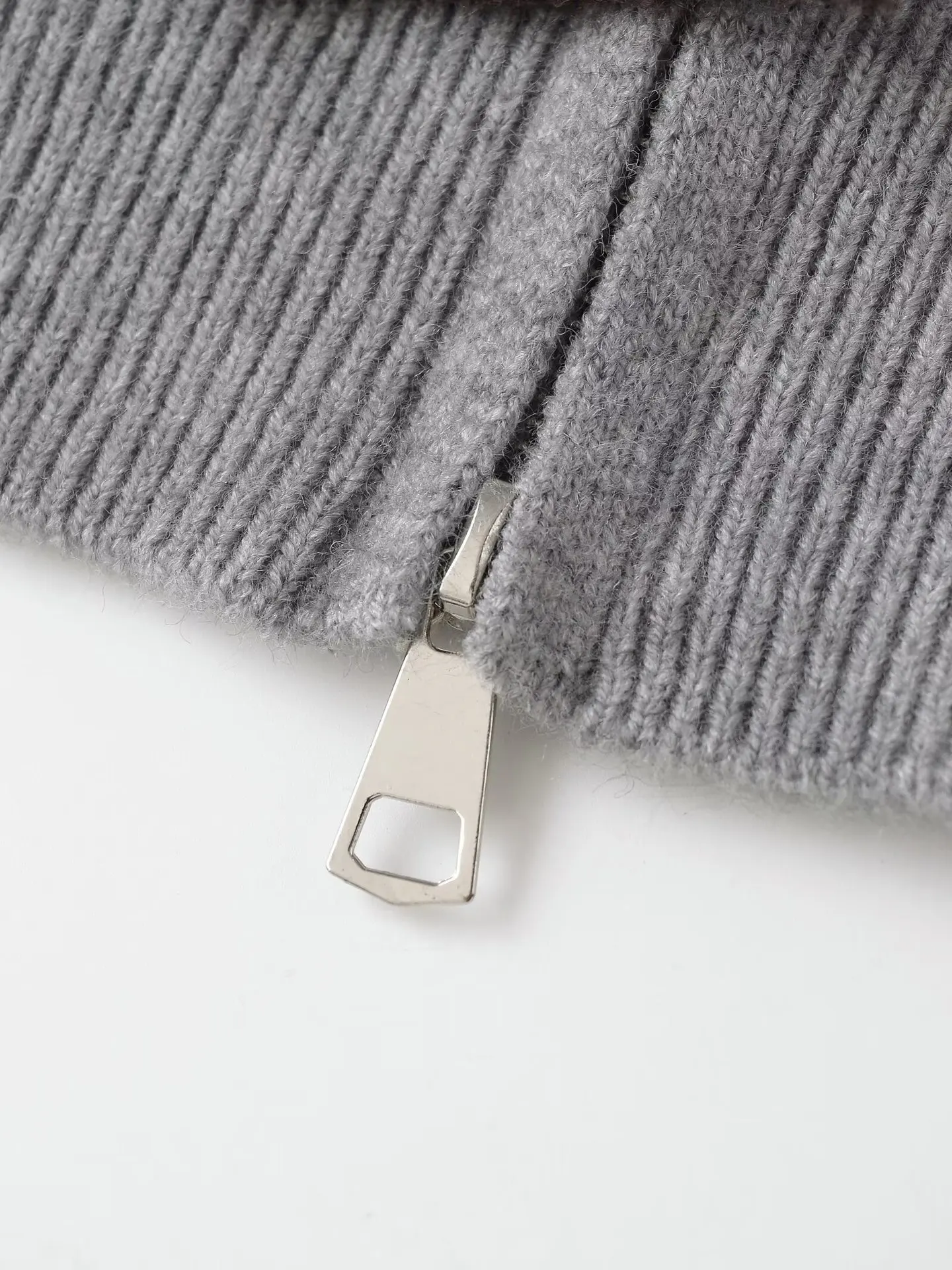 2025 Otoño/Invierno Tops con capucha de punto con lazo Suéter tipo cárdigan gris de manga larga con cremallera