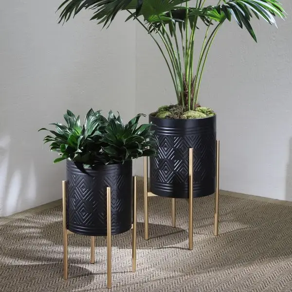 

S/2 AZTEC PLANTER ON METAL STAND, BLACK/GOLD
