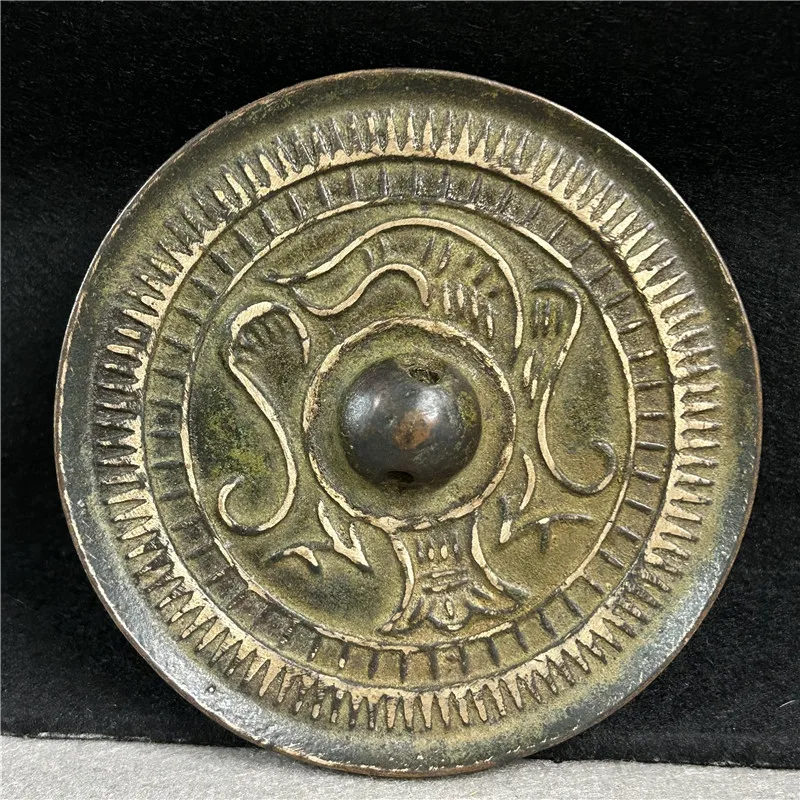 

Bronze crafts Han Dynasty green rust gilded bronze mirror 2113 patina mellow.