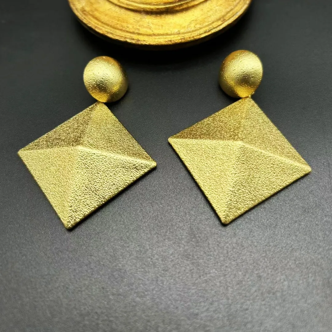 Vintage Korean Version Temperament Fashionable Simple Three-dimensional Square Earrings 925silver Needle Electroplated Real Gold