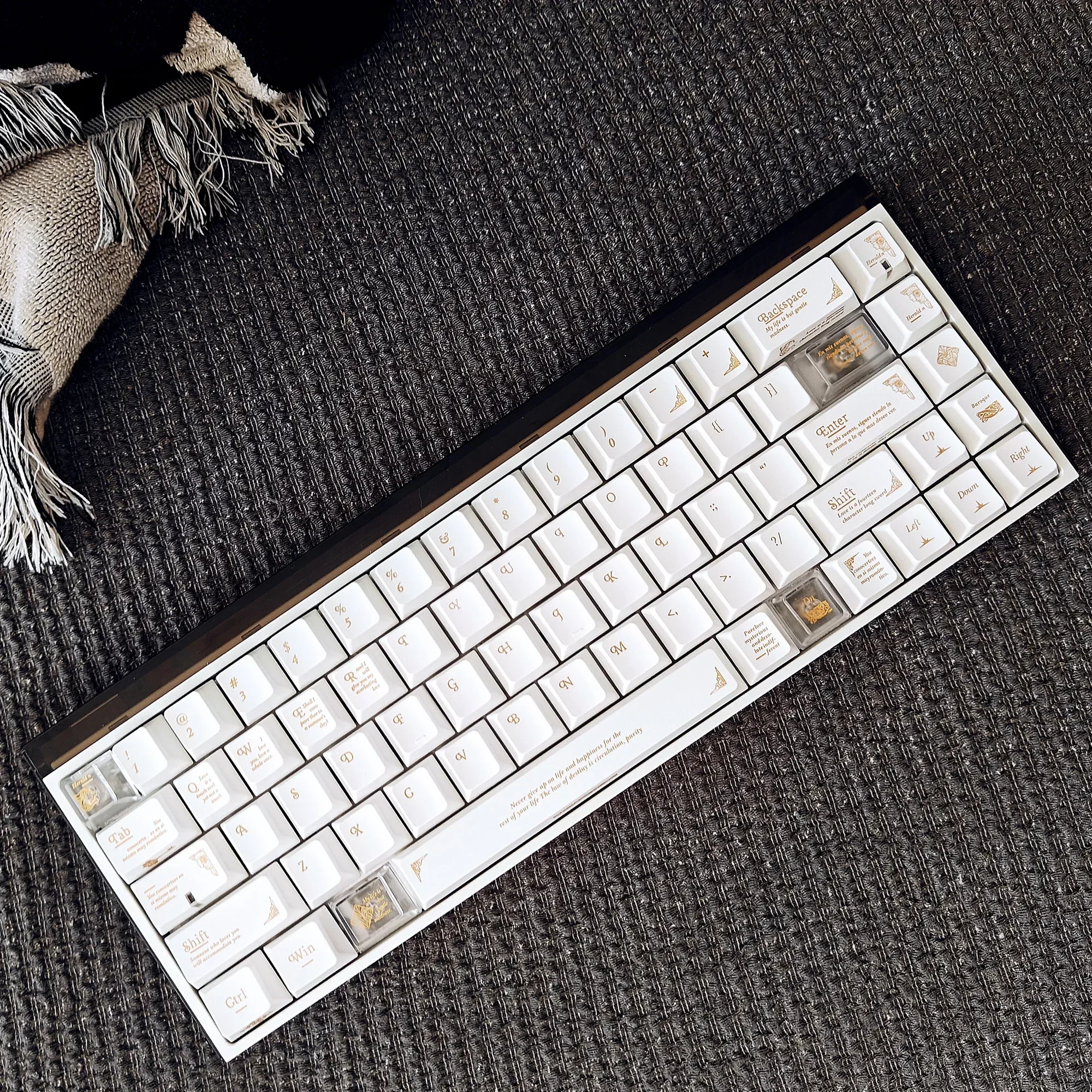 BaroqueThemed Keycap Made of PBT Material HeatSublimation Classic Craftsmanship White Gold Customized Mechanical Keyboard Keycap