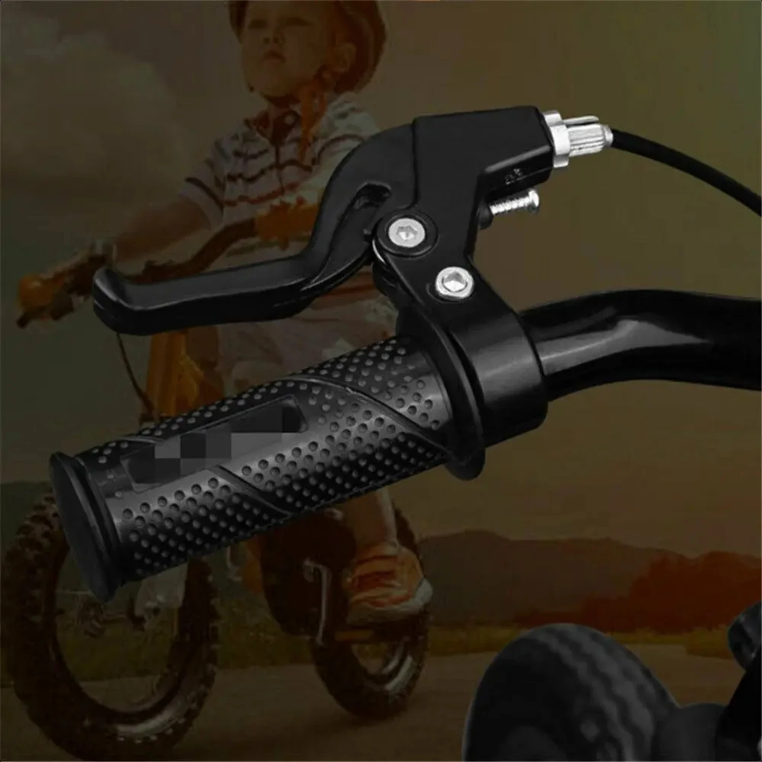 Get ready to elevate your trail riding experience with these sleek, cozy, and durable black V-Brake levers. Featuring a cutting-