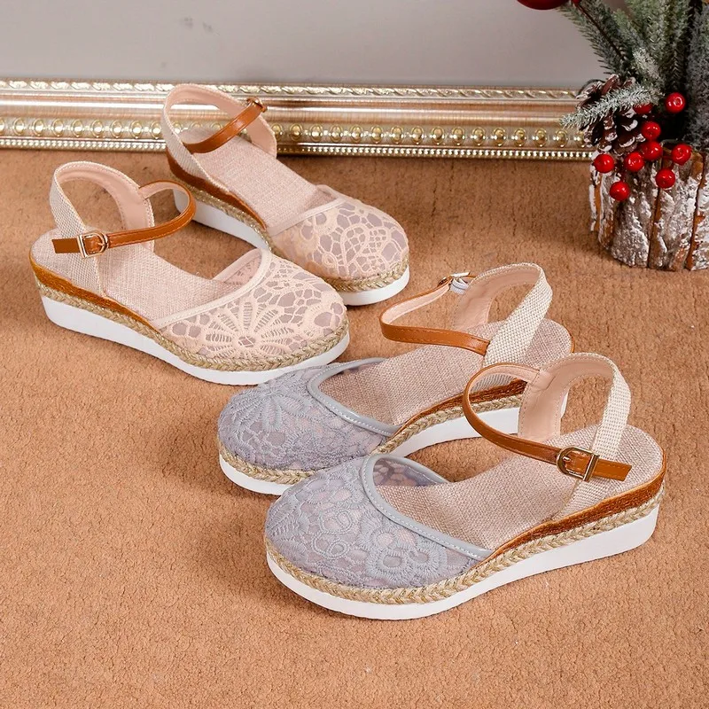 Sandals are versatile for women in summer, with a straight line buckle for fashion and breathability. High heel lace mesh