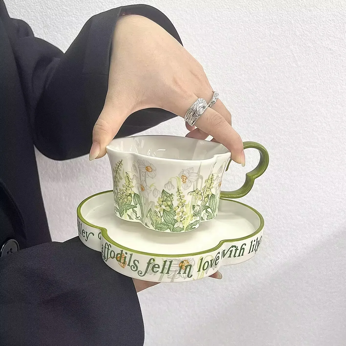 Household Ceramic Coffee Cups and Saucers Set Retro Mugs, High-Value Cups, Gift for Girls
